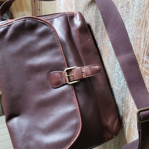 BUXTON Brown Leather Messenger Satchel. UNISEX - Picture 1 of 11